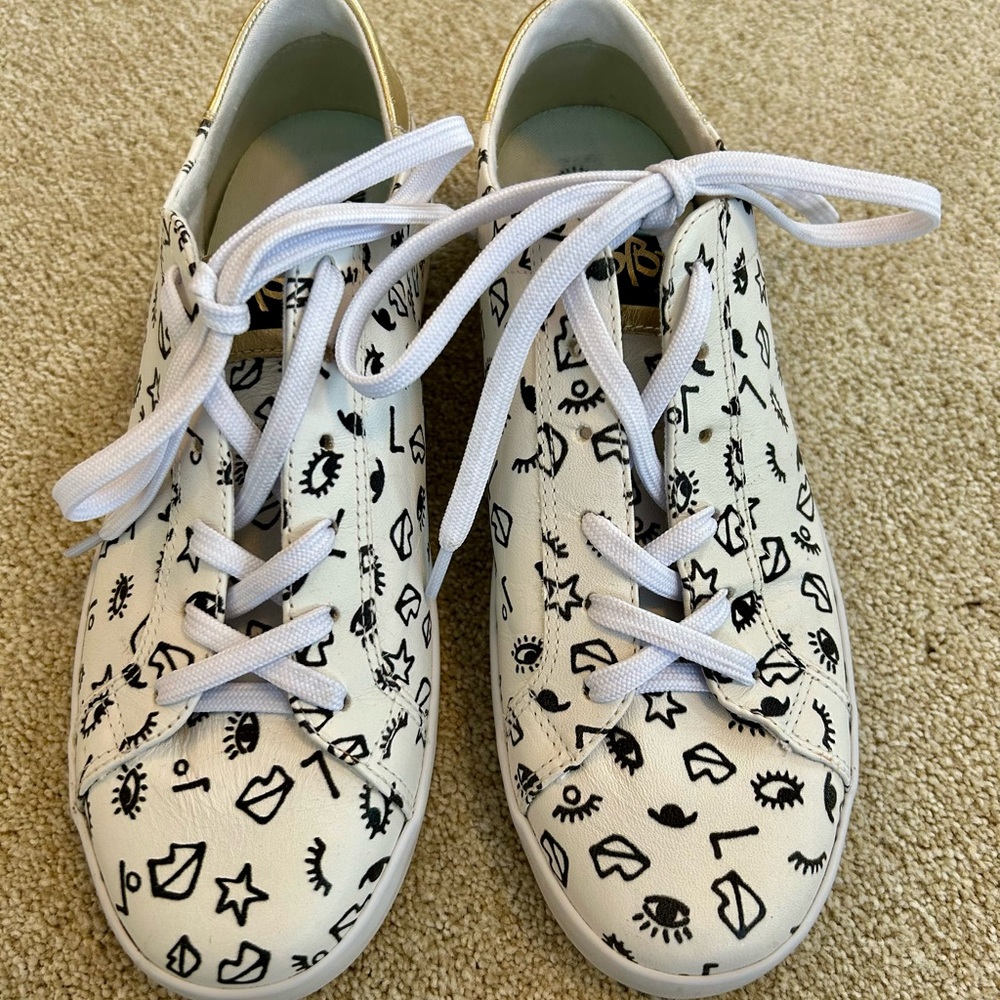 OTBT NWOT off the beaten track leather sneakers